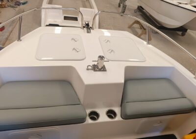 Orcat 4800 bow seating with built-in cupholders