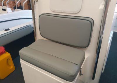 Orcat 4800 centre console with front helm seat